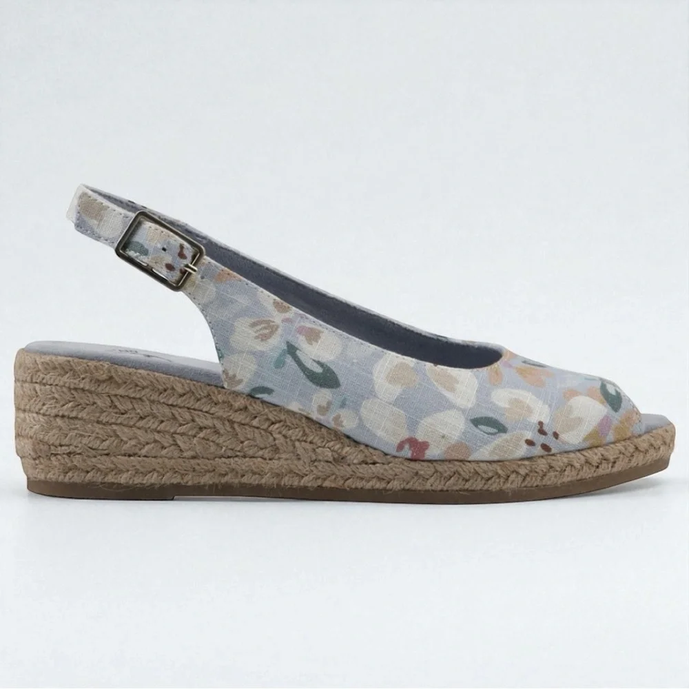 WHITE MOUNTAIN Women's Maize Espadrille Wedge Sandals in Blue Floral (8) (NWT)